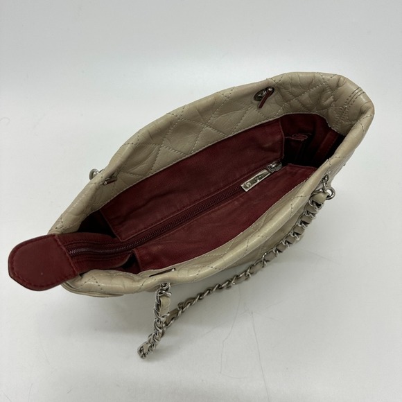 CHANEL White Shoulder Bag - Picture 9 of 16